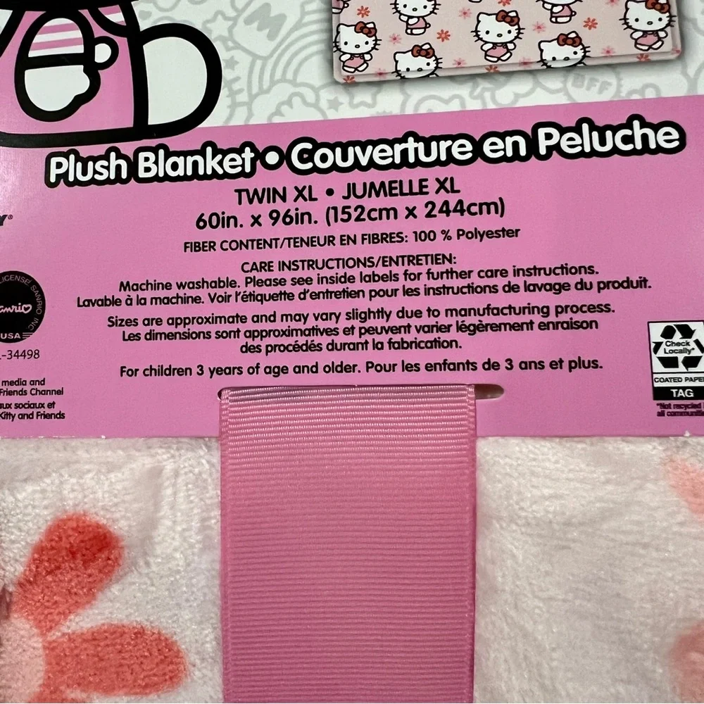 HELLO KITTY Pink‎ And Red Daisy Plush Throw Blanket (TWIN XL) 60
